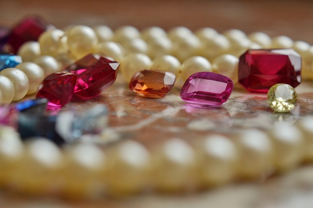 カラーチェンジする宝石7選。色が変わるのはどんな種類の宝石 