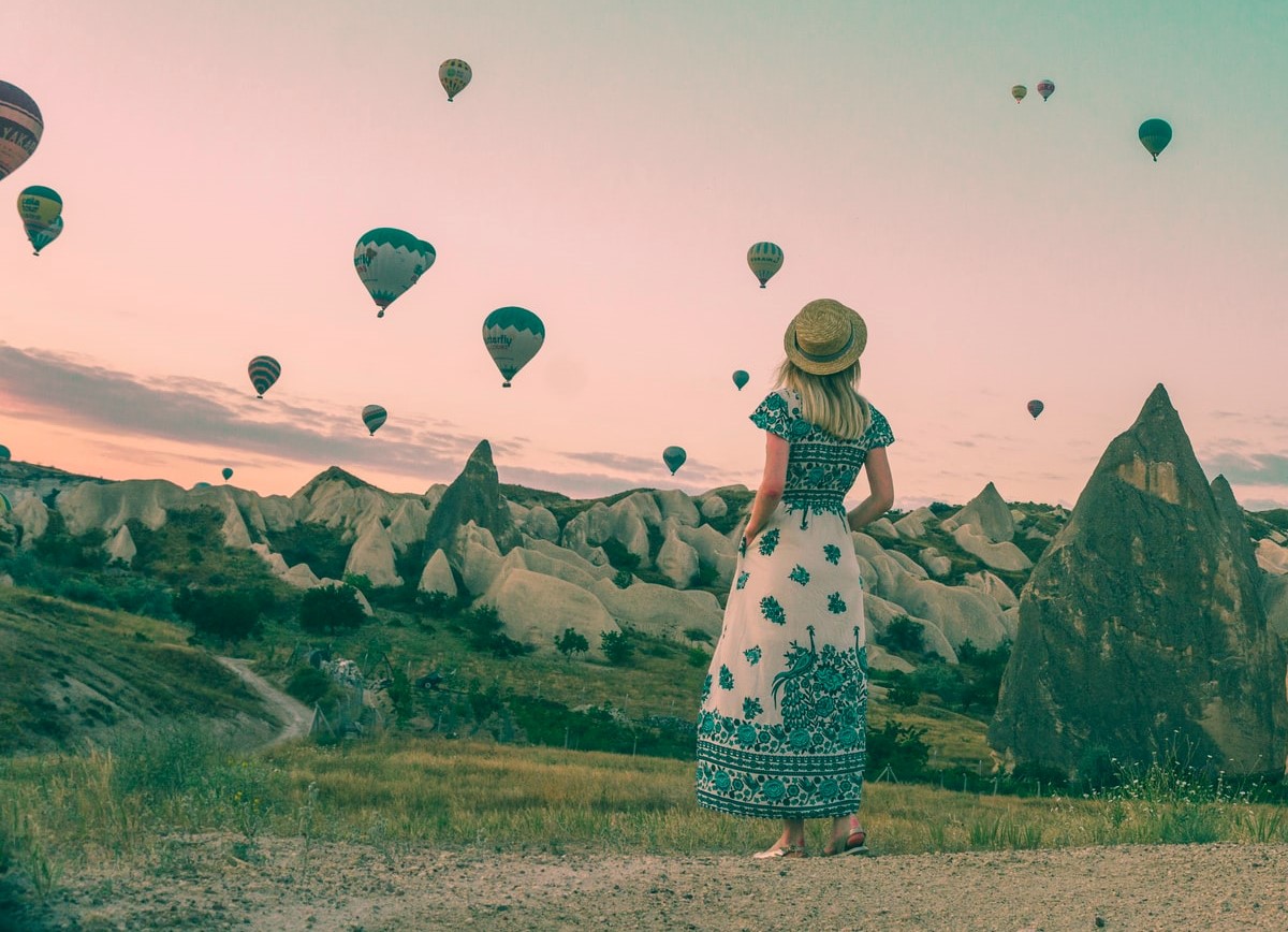 40代 50代 夏の旅行コーデ おしゃれで動きやすい服装と着回しのコツ ヒカリモノガタリ ジュエリー アクセサリーと大人のおしゃれ情報メディア