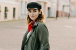 この春流行の「カーキ」とはどんな色？大人女性のコーデ例も