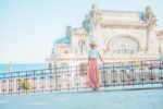 2025年ゴールデンウィーク(GW)、大人女性の旅行コーデとおすすめアイテム